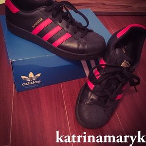 Adidas Superstars Size: 6 boys (fits 8 in women's)